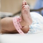 Dziwaczna propozycja PiS: premia za szybkie urodzenie dziecka
